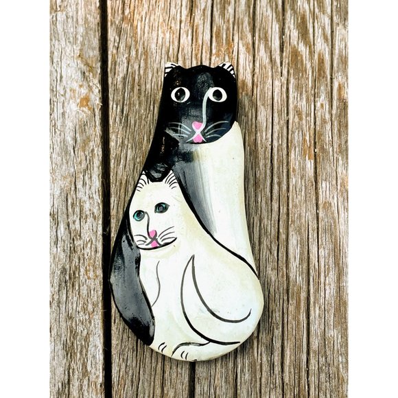 Vintage Folk Art Lacquer wood Cat Brooch - Picture 2 of 7